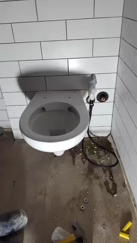 התקנת שירותים